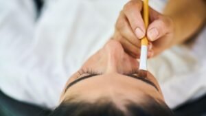 Exfoliation karne se dead skin remove hoti hai aur face fresh aur clean dikhta hai