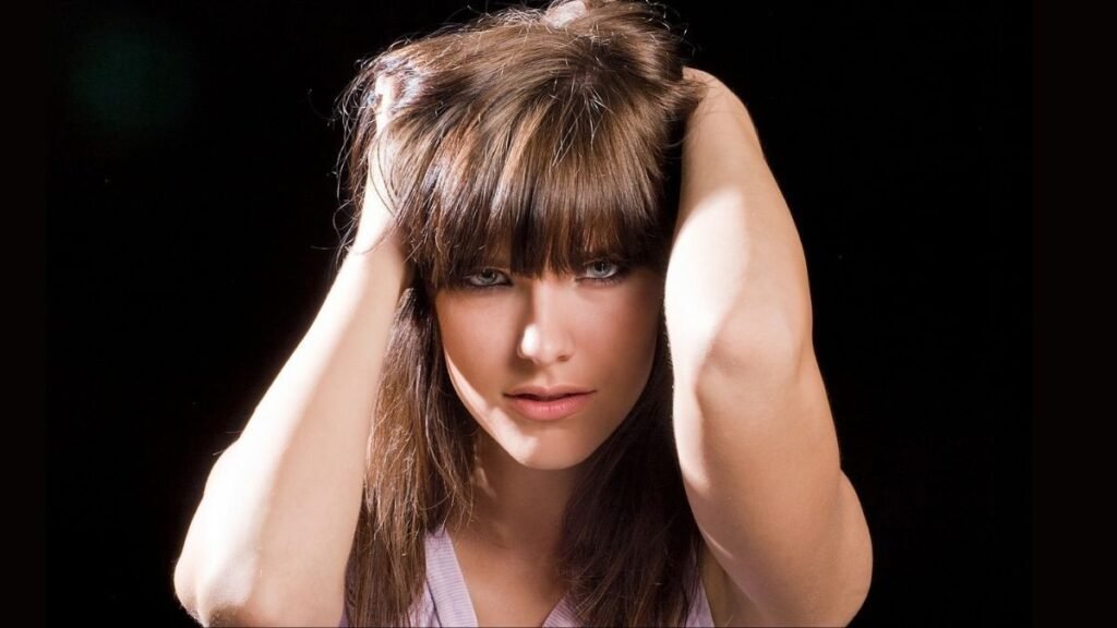 Natural hair care products se paayen strong aur shiny baal